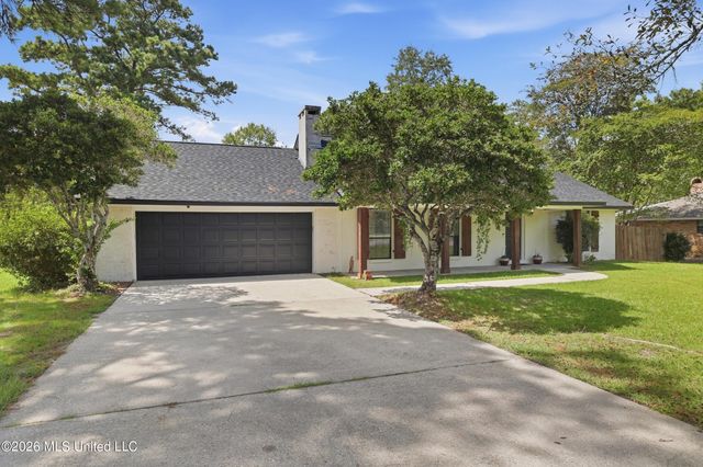 5428 Diamondhead Drive E, Diamondhead, MS 39525