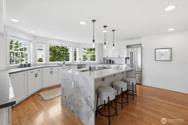 18124 Riviera Place SW, Normandy Park, WA 98166