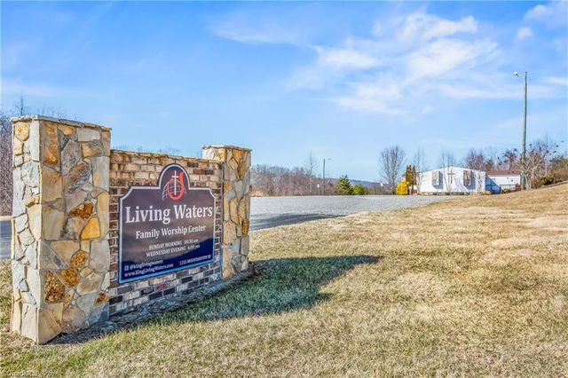 1255 Mountain View Road, King, NC 27021