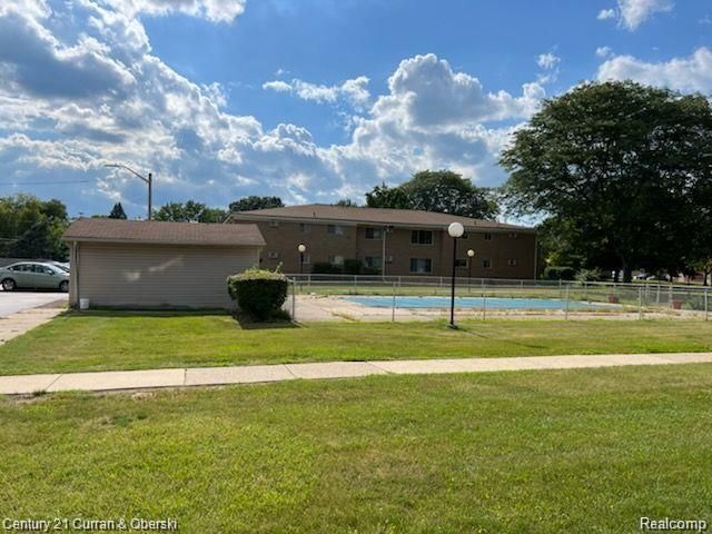 26309 W 7 Mile Road, Redford, MI 48240