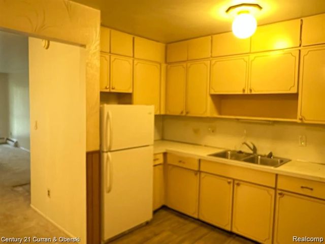 26309 W 7 Mile Road, Redford, MI 48240