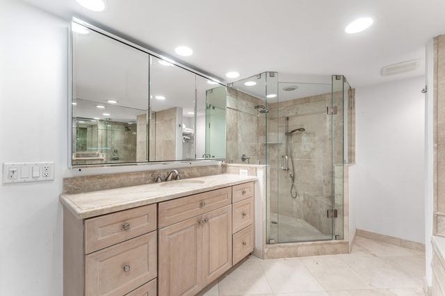 100 Sunrise Avenue 518, Palm Beach, FL 33480