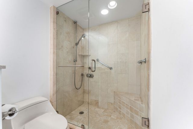 100 Sunrise Avenue 518, Palm Beach, FL 33480