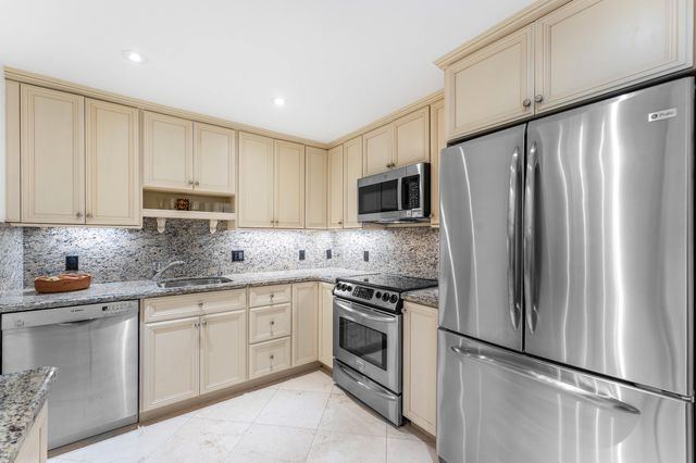 100 Sunrise Avenue 518, Palm Beach, FL 33480