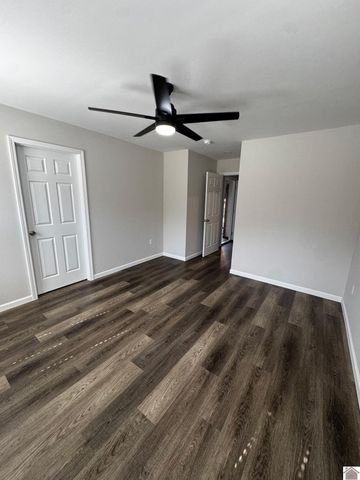 1645 Irvan Cobb Road, Murray, KY 42071