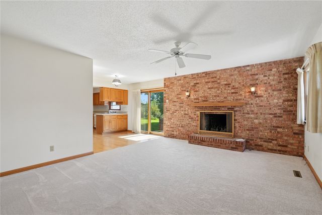 3611 1st Ave SW, Cedar Rapids, IA 52405