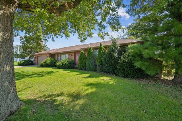 3611 1st Ave SW, Cedar Rapids, IA 52405