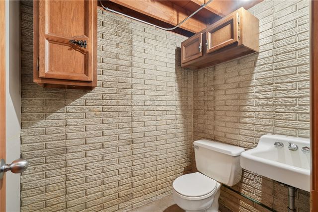 3611 1st Ave SW, Cedar Rapids, IA 52405