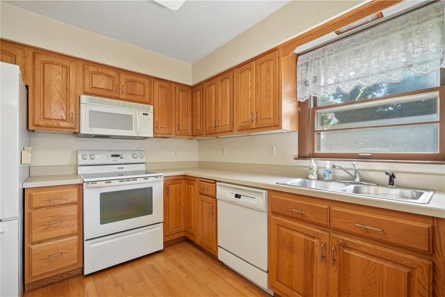 3611 1st Ave SW, Cedar Rapids, IA 52405