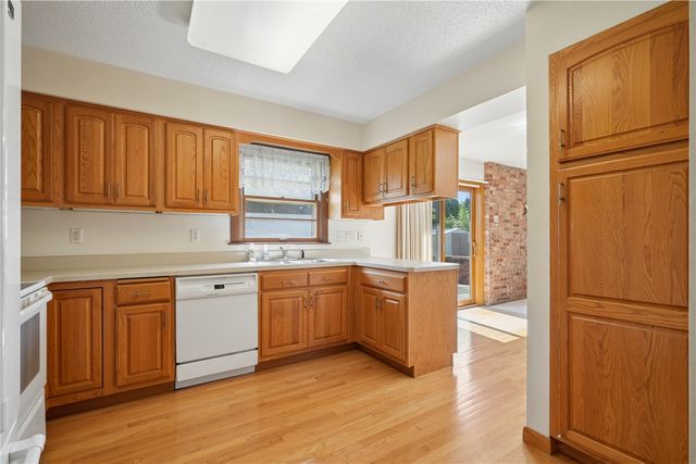 3611 1st Ave SW, Cedar Rapids, IA 52405