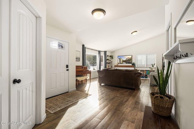 102 Park Ln, Sandpoint, ID 83864