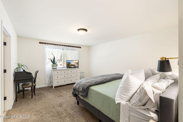 102 Park Ln, Sandpoint, ID 83864