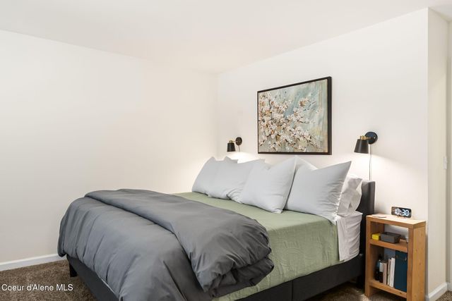 102 Park Ln, Sandpoint, ID 83864