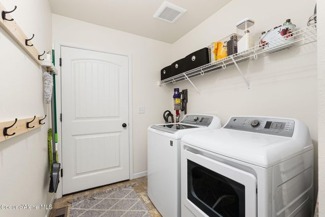 102 Park Ln, Sandpoint, ID 83864