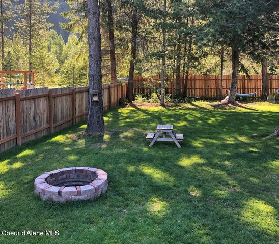 102 Park Ln, Sandpoint, ID 83864