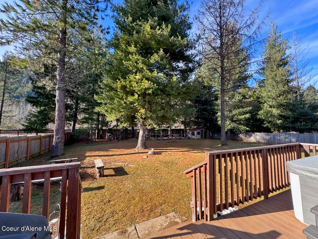 102 Park Ln, Sandpoint, ID 83864