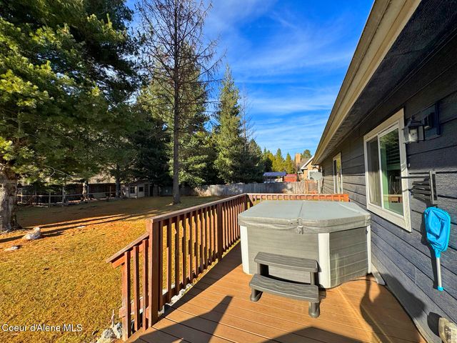 102 Park Ln, Sandpoint, ID 83864