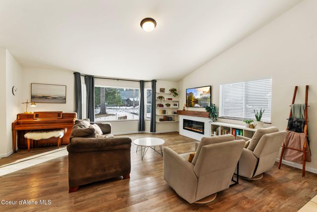 102 Park Ln, Sandpoint, ID 83864