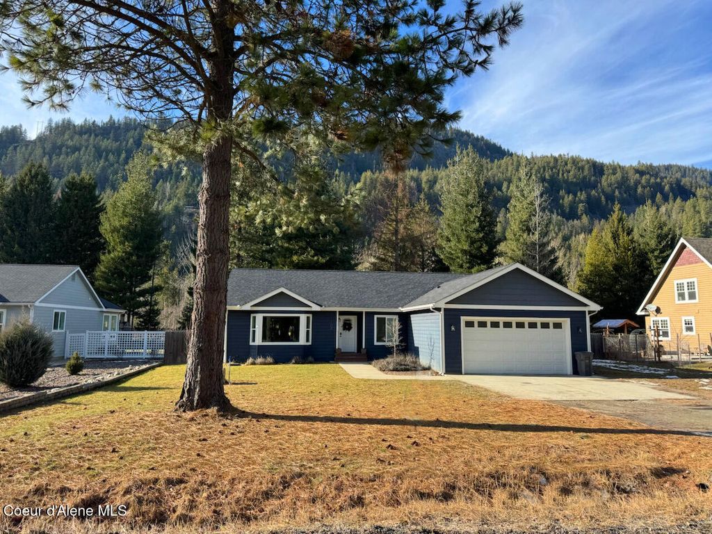 102 Park Ln, Sandpoint, ID 83864