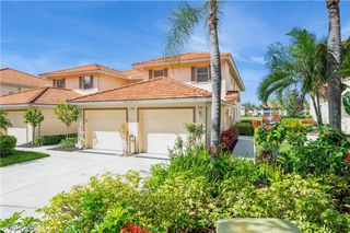 290 Robin Hood CIR 202, Naples, FL 34104