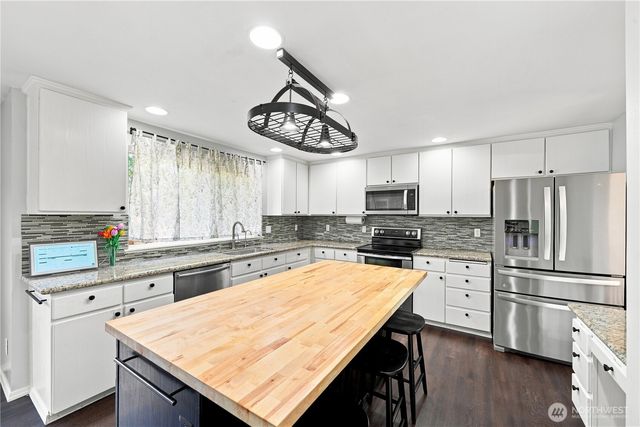 1221 85th Drive NE, Lake Stevens, WA 98258