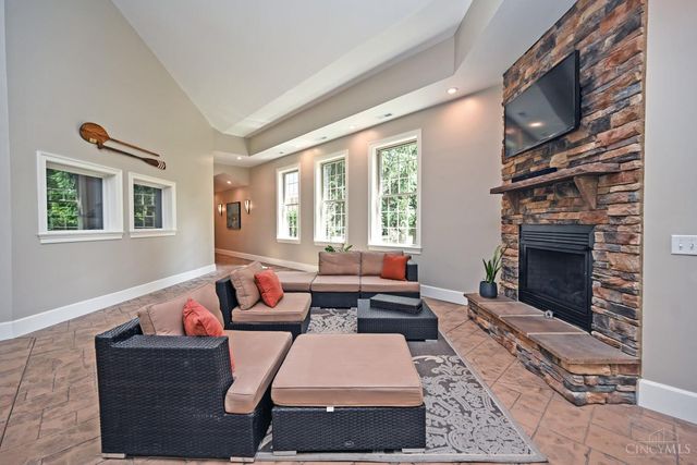 4389 N Mason Montgomery Road, Mason, OH 45040