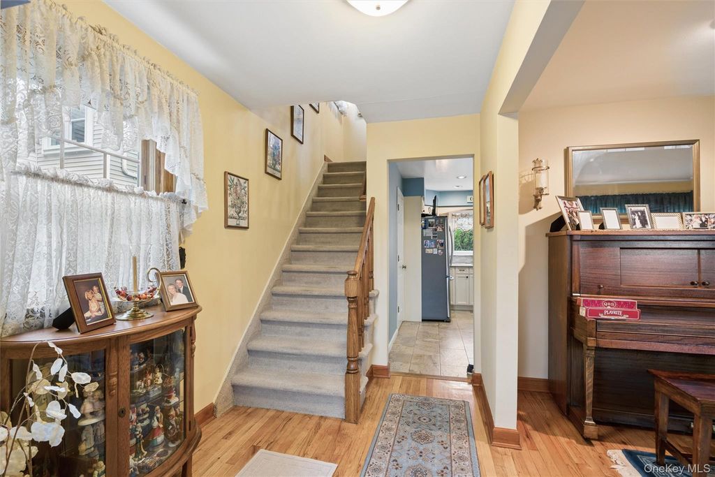 9 Monroe Street, Garden City, NY 11530 — photo 2