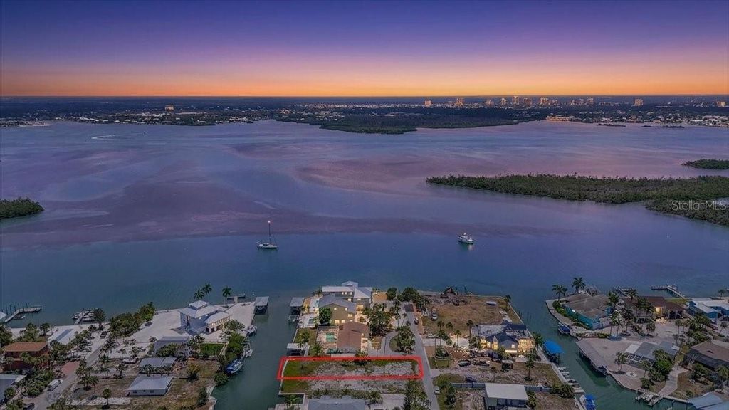 Image 15 of property listing at 190 MOCKINGBIRD LANE, Englewood, FL 34223
