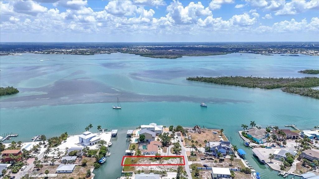 Image 23 of property listing at 190 MOCKINGBIRD LANE, Englewood, FL 34223