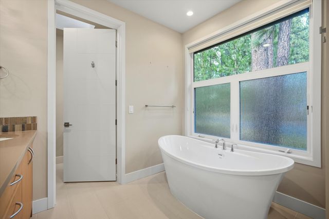 60734 Golf Village Loop, Bend, OR 97702