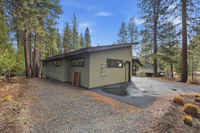 60734 Golf Village Loop, Bend, OR 97702