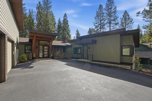 60734 Golf Village Loop, Bend, OR 97702