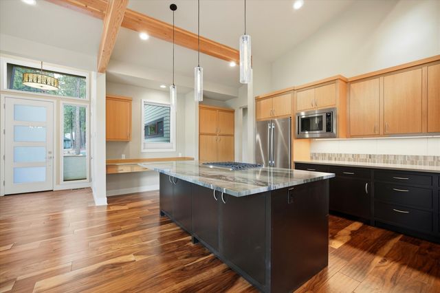 60734 Golf Village Loop, Bend, OR 97702