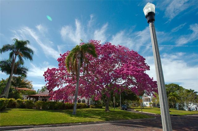 5166 39TH STREET S, St Petersburg, FL 33711
