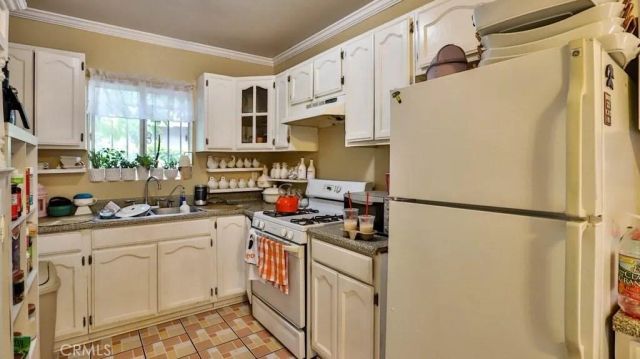 6414 S Hoover Street, Los Angeles, CA 90044