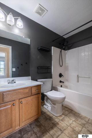 5363 S 194th Avenue, Omaha, NE 68135