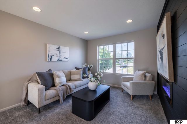 5363 S 194th Avenue, Omaha, NE 68135