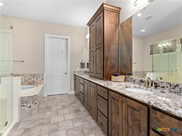 1651 Lake Ridge Boulevard, Canyon Lake, TX 78133