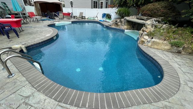 28 Gibson Drive, Hazlet, NJ 07730