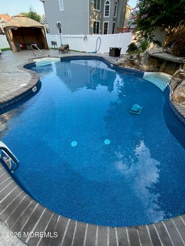 28 Gibson Drive, Hazlet, NJ 07730