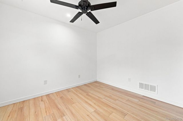 25511 Dartmouth Street, Dearborn Heights, MI 48125