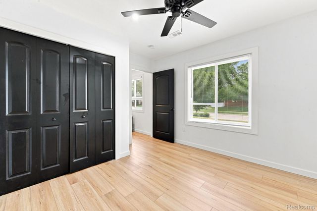 25511 Dartmouth Street, Dearborn Heights, MI 48125