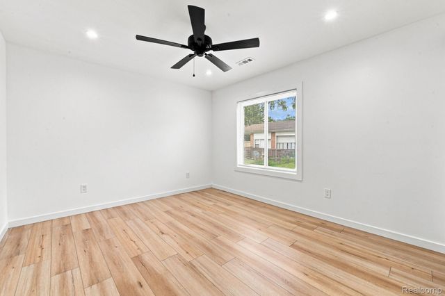 25511 Dartmouth Street, Dearborn Heights, MI 48125