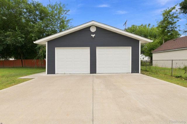 25511 Dartmouth Street, Dearborn Heights, MI 48125