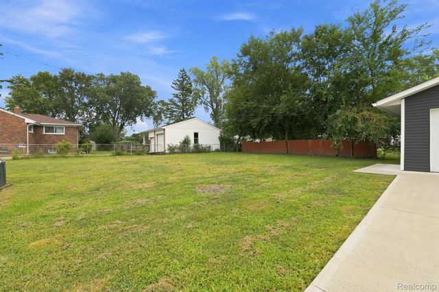 25511 Dartmouth Street, Dearborn Heights, MI 48125