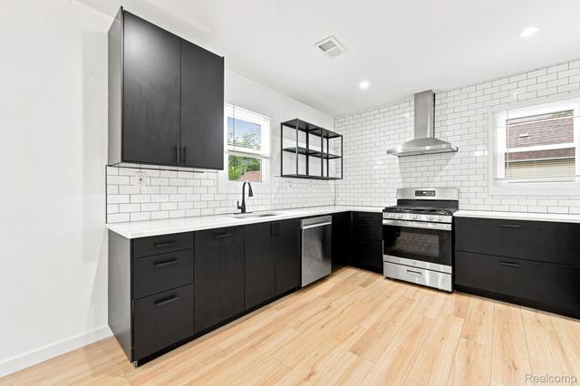 25511 Dartmouth Street, Dearborn Heights, MI 48125
