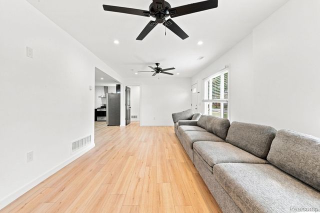 25511 Dartmouth Street, Dearborn Heights, MI 48125