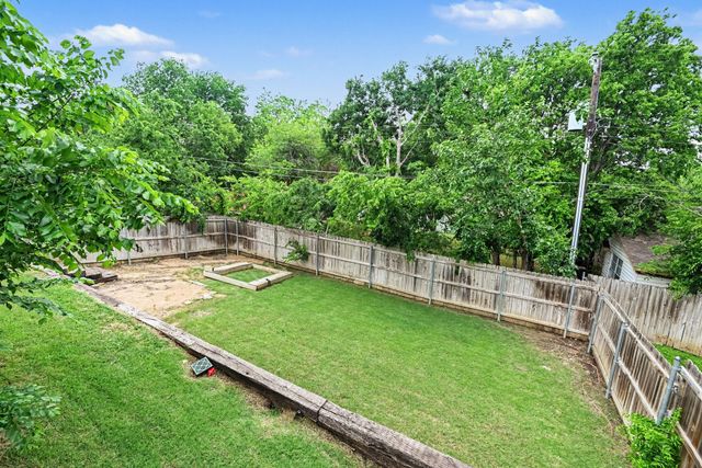 808 N Ridge Drive, Fort Worth, TX 76108