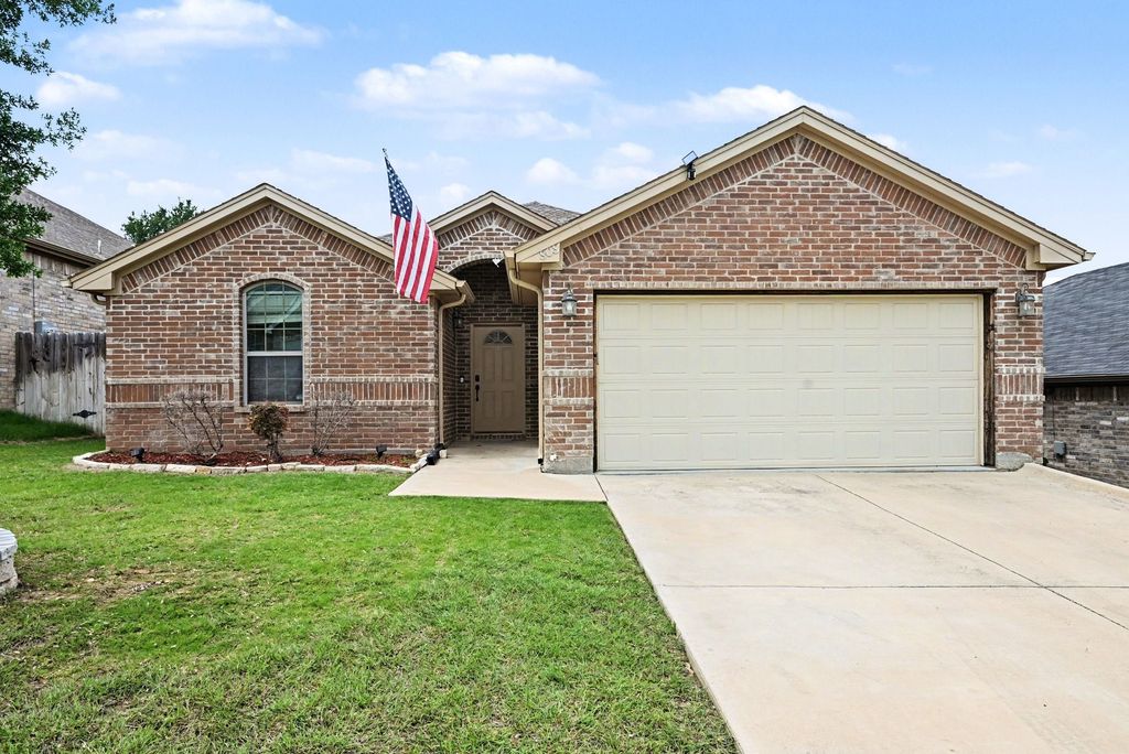 808 N Ridge Drive, Fort Worth, TX 76108