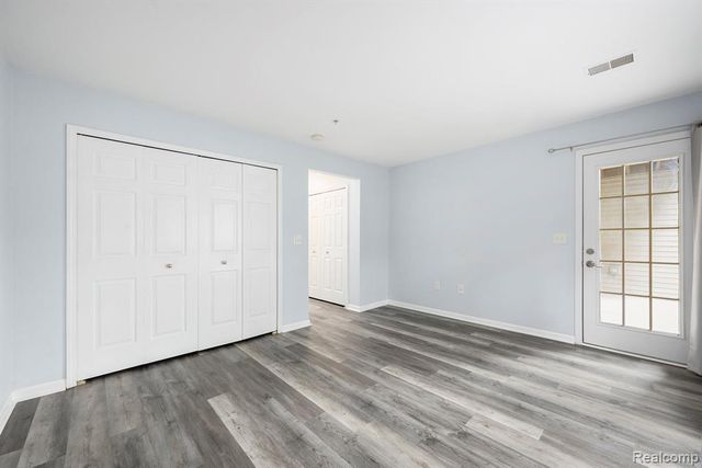 28139 Carlton Way Drive, Novi, MI 48377